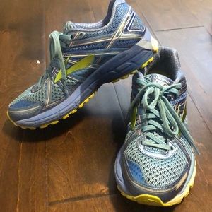 Brooks GTS 17 running shoes